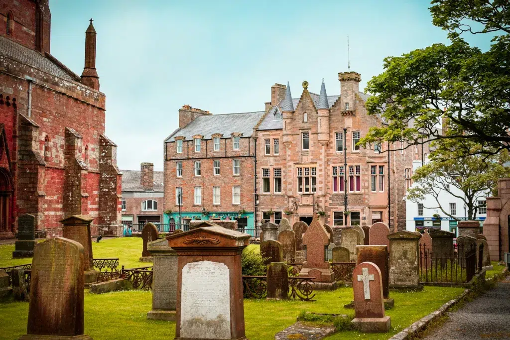 Graveyard and building in Kirkwall.