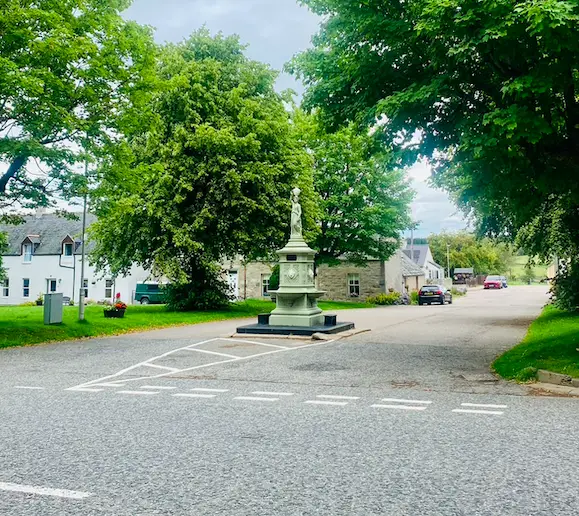 Statue in Tomintoul