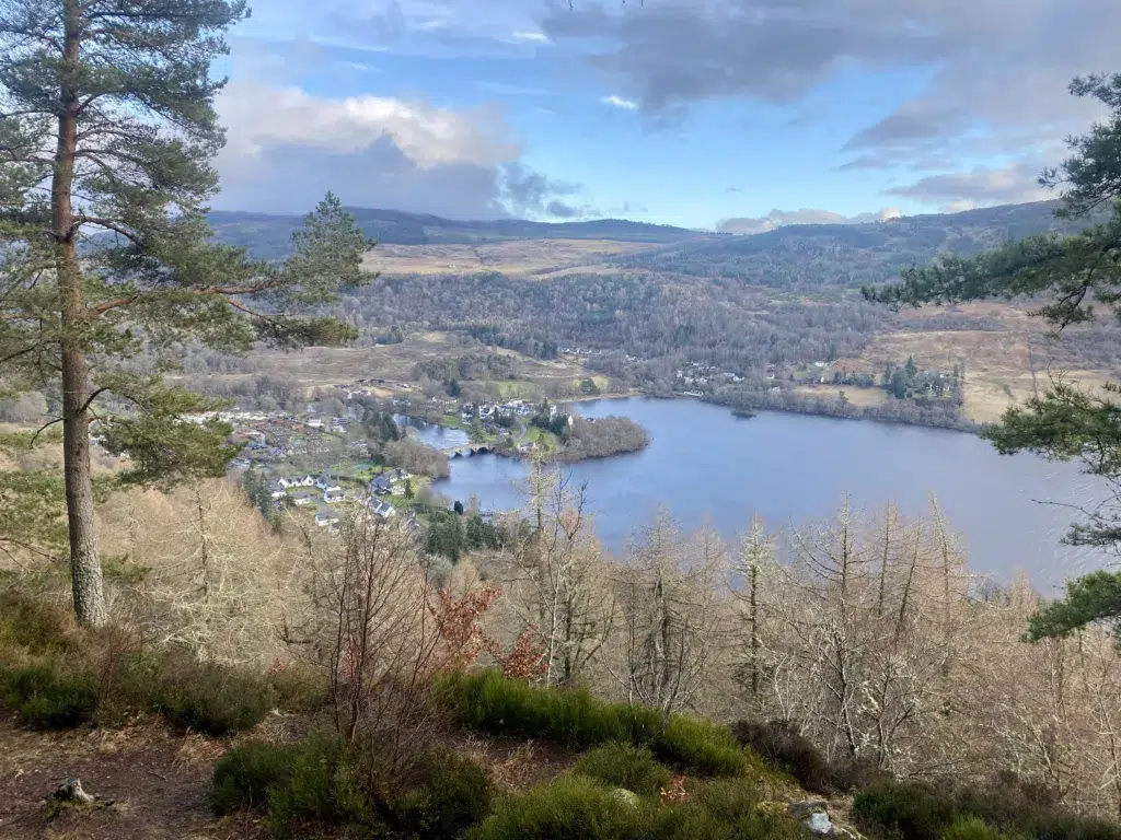 Drummond Hill and Black Rock Viewpoint View from Black Rock that looks over Kenmore. The viewpoint is on Drummond Hill, Kenmoew